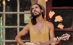 Flo Delavega dévoile une session live en plan séquence de Nous deux