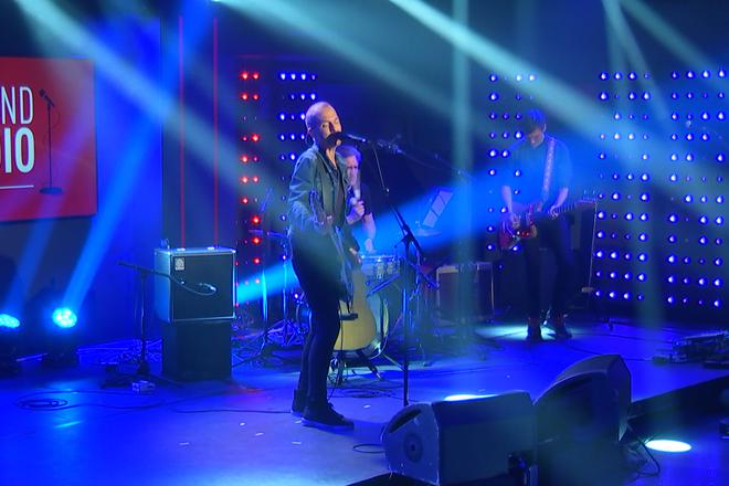 VIDÉO - Calogero interprète "Centre Ville" dans "Le Grand Studio RTL"