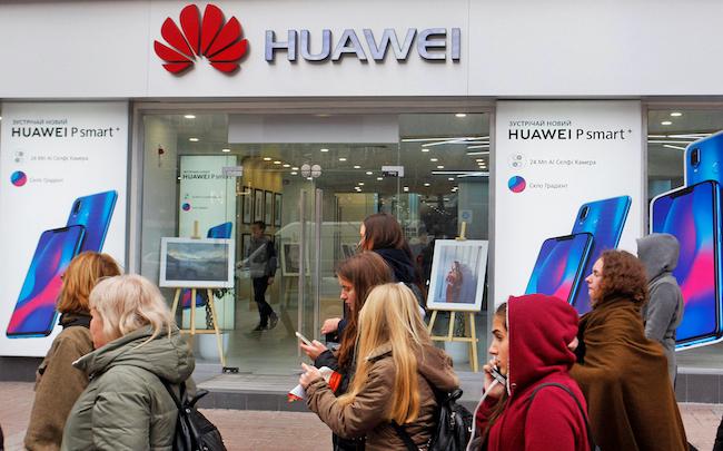 Huawei: l’infatigable opération séduction en France d’un géant chinois controversé