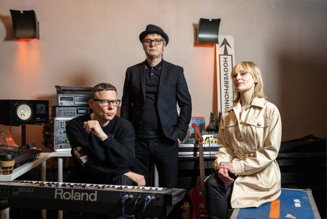Confiant avant son départ pour l’Eurovision, Hooverphonic se livre au jeu des pronostics