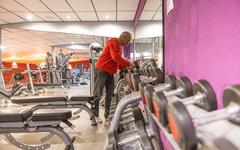 Commerçants, exploitants de salles de sport ou de cinémas... avant la réouverture, des questions persistent