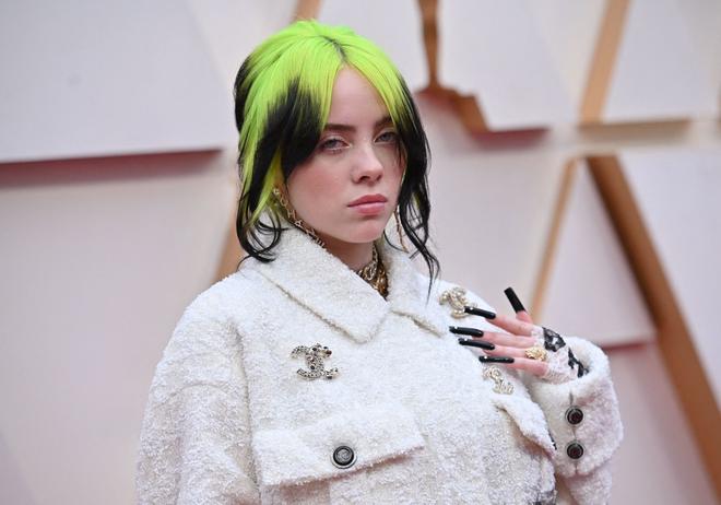 EXCLU : Billie Eilish dévoile des photos personnelles dans un livre