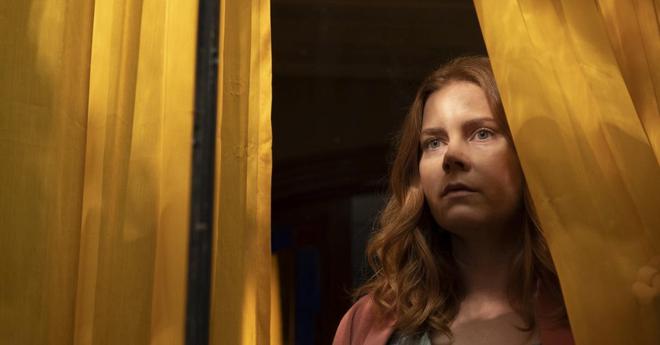 La Femme à la Fenêtre sur Netflix : Un thriller psychologique porté par Amy Adams intéressant malgré quelques défauts, notre critique