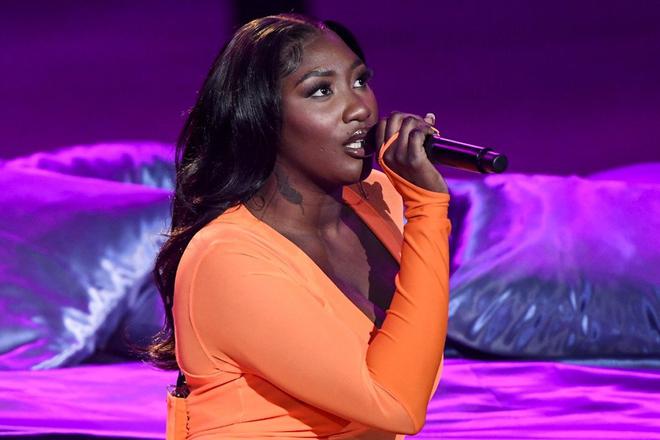 Aya Nakamura : la chanteuse affole ses fans en bikini sur Instagram